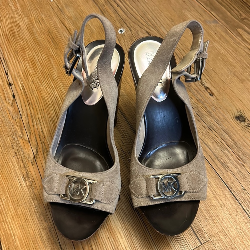 Michael Kors Woman’s Wedge Sandals Tan/Brown Size 6.5